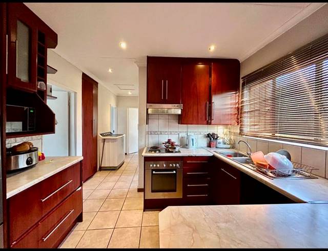 3 BEDROOM APARTMENT FOR SALE IN EDLEEN